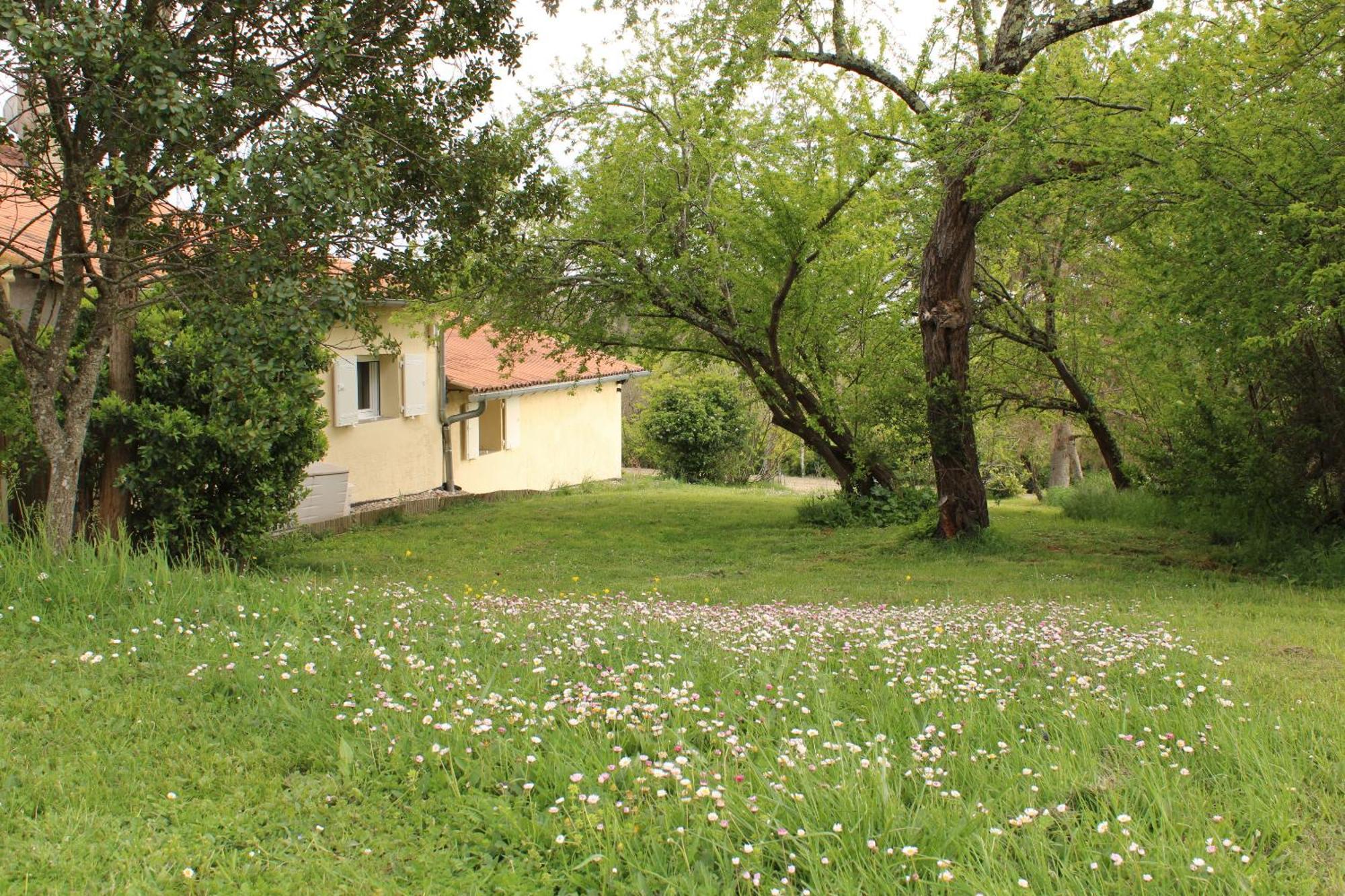Au Milieu Des Champs Hotel Lectoure Bagian luar foto